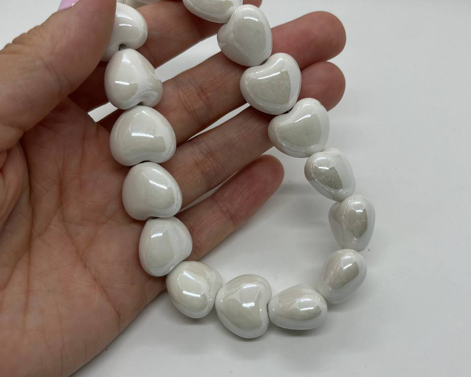 Бусины керамические сердечки цвет белый размер 15,5*12*11мм