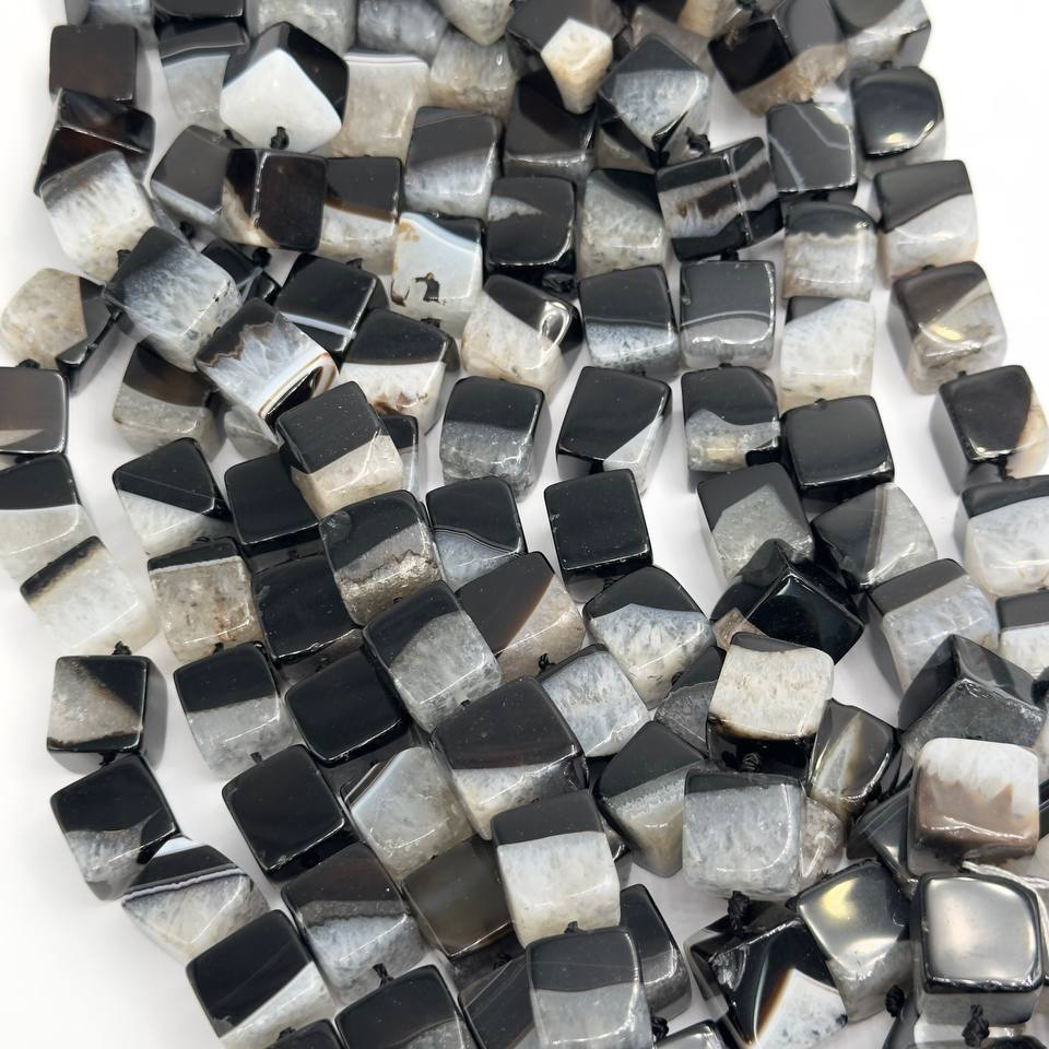 Агат размер 15*16мм натуральный тонированный камень